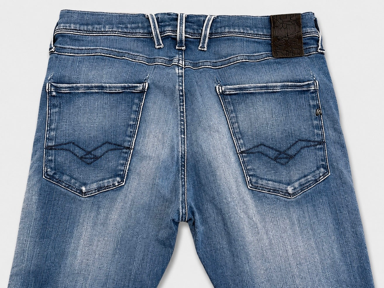 Replay Anbass Jeans – Slim Fit
