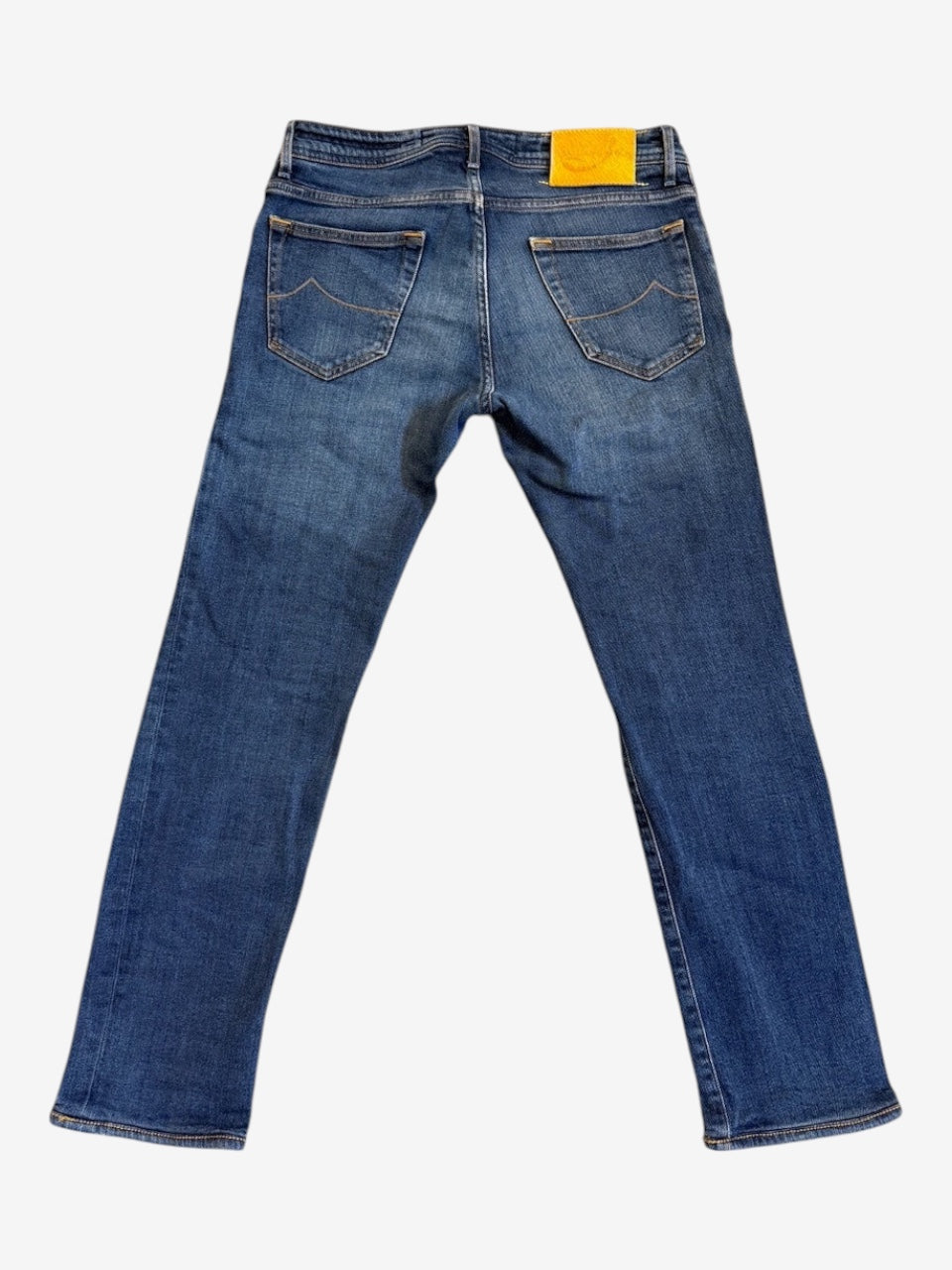 Nordic Jeans Co. Jacob Cohën J622 tailored medium-blue denim jeans with a signature vibrant yellow back patch.