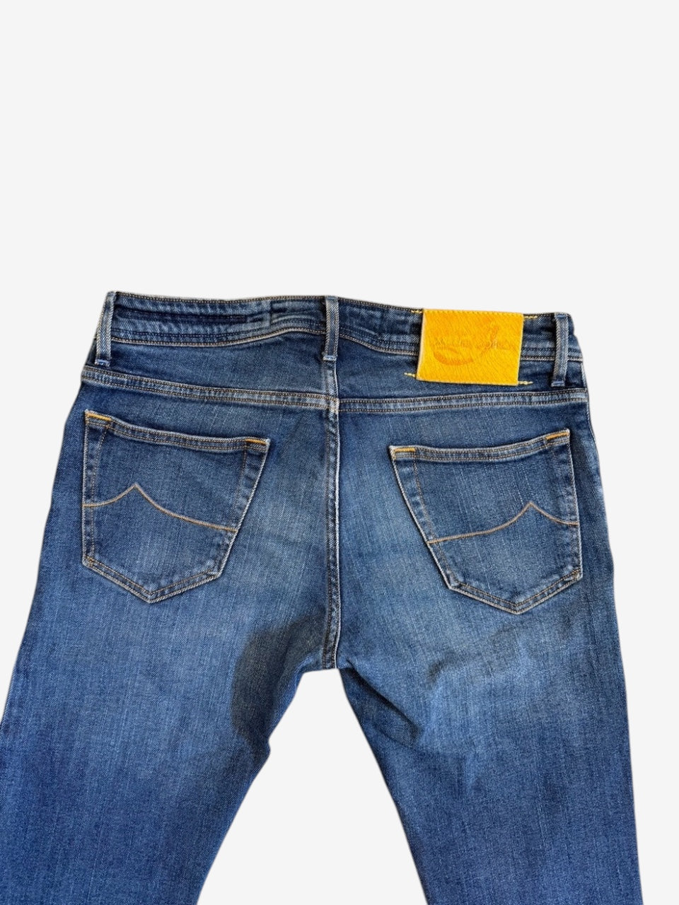 Nordic Jeans Co. Jacob Cohën J622 medium-blue denim jeans featuring a signature vibrant yellow back patch
